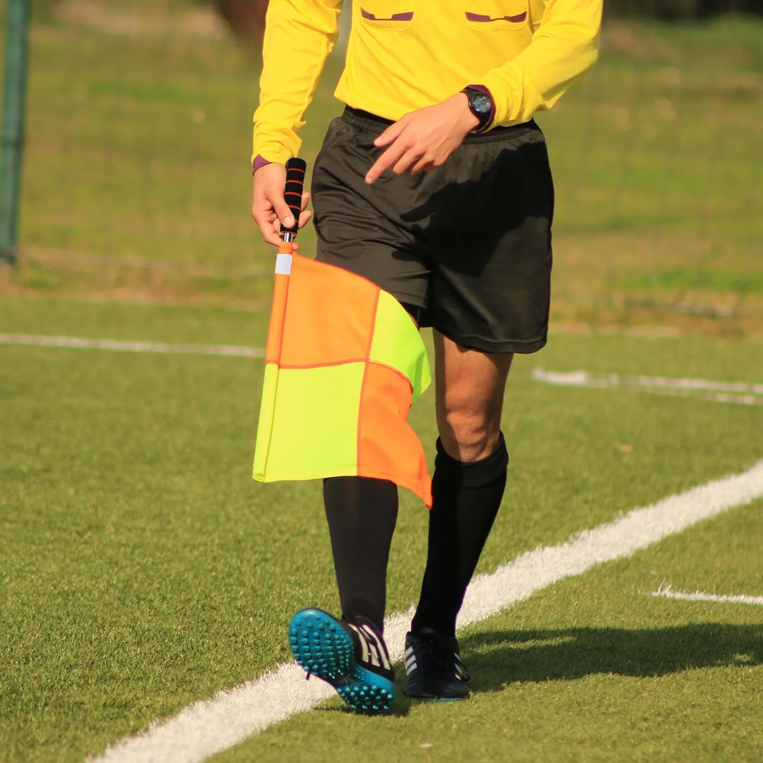 Soccer referee set - 2-piece blocked soccer flag - Red and yellow referee cards - With storage bag - Stainless steel whistle with black lanyard Awezingly