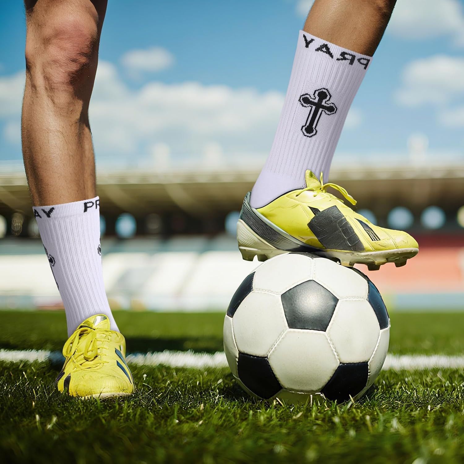4 Pairs Christian Cross Socks Cross Grip Soccer Sock Anti Slip with Bible Verse Card I Still Remember The Day I Pray or Men Dad Husband Birthday Easter Religious Soccer Sock Jesus VBS Gits Unique