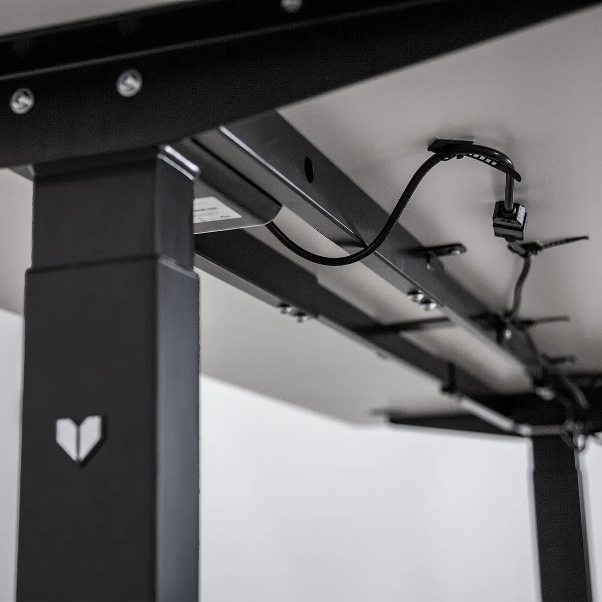 Lifespan Fitness ErgoDesk AUTO Series Automatic Standing Desk 150cm in White & Black Awezingly