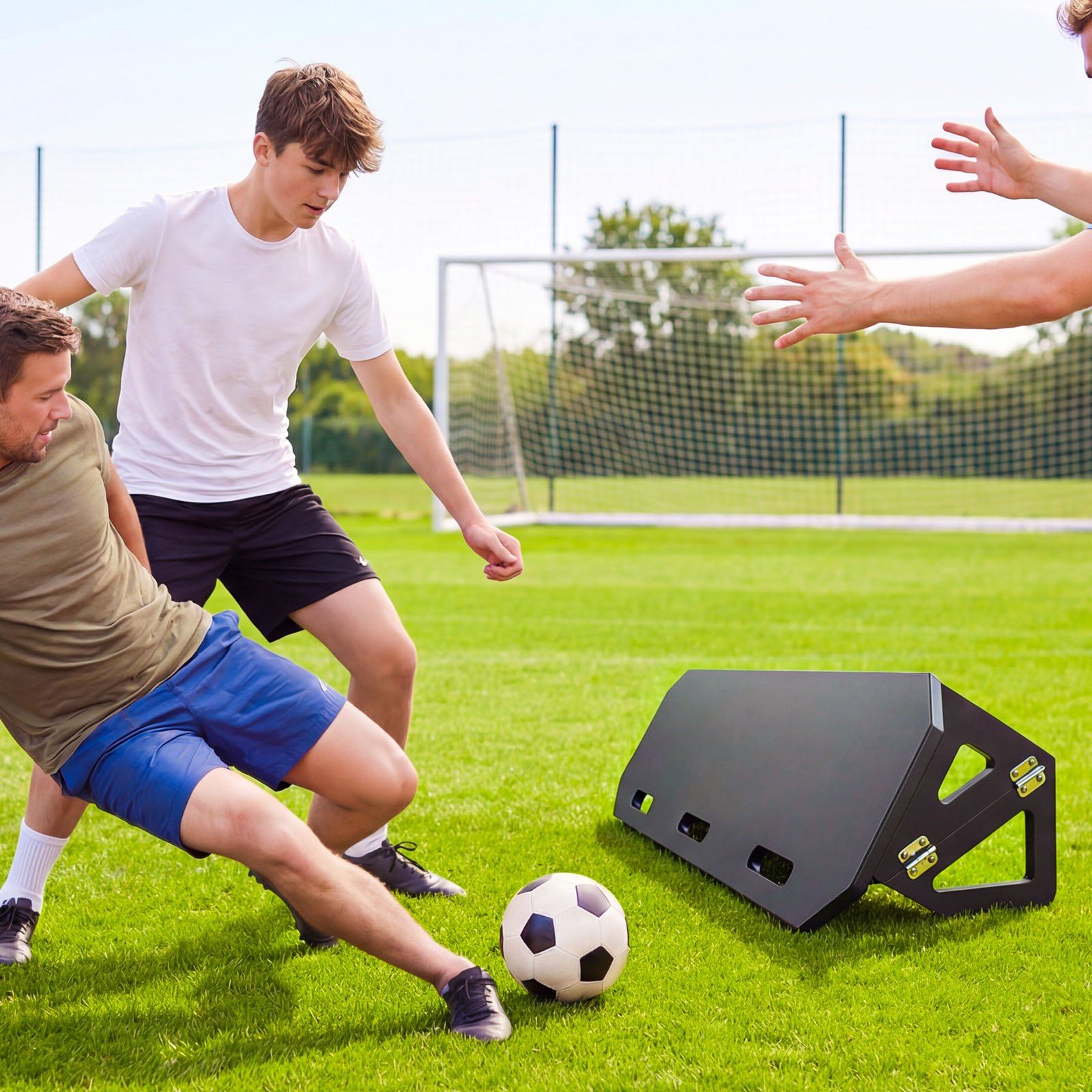 Soccer Rebounder Board, 1000 x 300 mm Portable Soccer Rebound Wall, HDPE Sports Kick Back Trainer, 3 Adjustable Angles, Easy Setup Ball Practice Training Equipment for Passing & Reaction Skills Unique