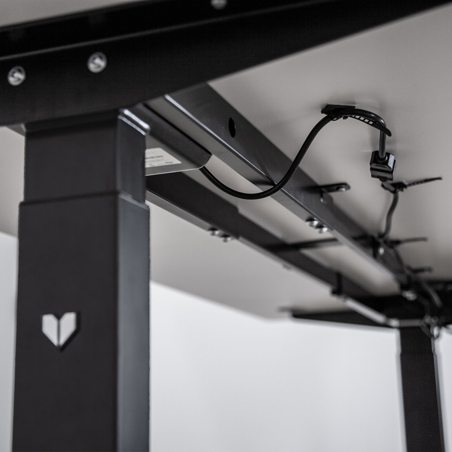 Lifespan Fitness ErgoDesk AUTO Series Automatic Standing Desk 150cm in White & Black Lifespan